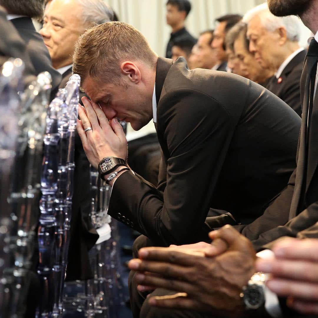 レスター・シティFCさんのインスタグラム写真 - (レスター・シティFCInstagram)「Leicester City staff and players have arrived in Thailand ahead of the Cremation Ceremony of Khun Vichai Srivaddhanaprabha tomorrow.」3月21日 3時40分 - lcfc