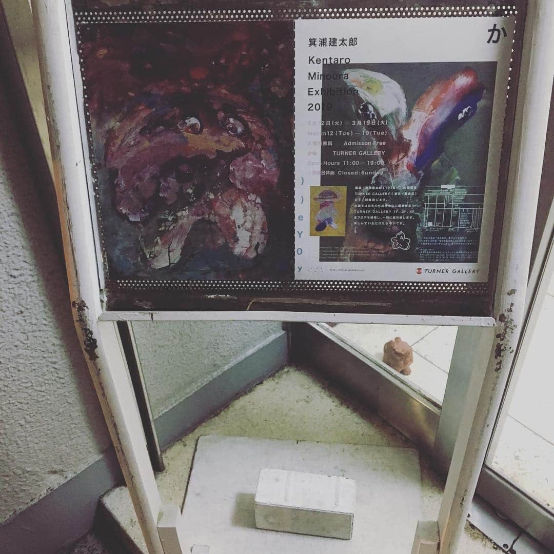 のインスタグラム：「すべりこみで間に合った、ミノケンa.k.a箕浦健太郎の個展。凄まじくて胸のザワザワが止まらず、なんども鼻の奥がツーンとした。 その人だけが持ち得る表現でぶっ飛ばされるのって快感。。 #箕浦健太郎 #ミノケン#「か」#ぶっ続けで1週間観ていたい」
