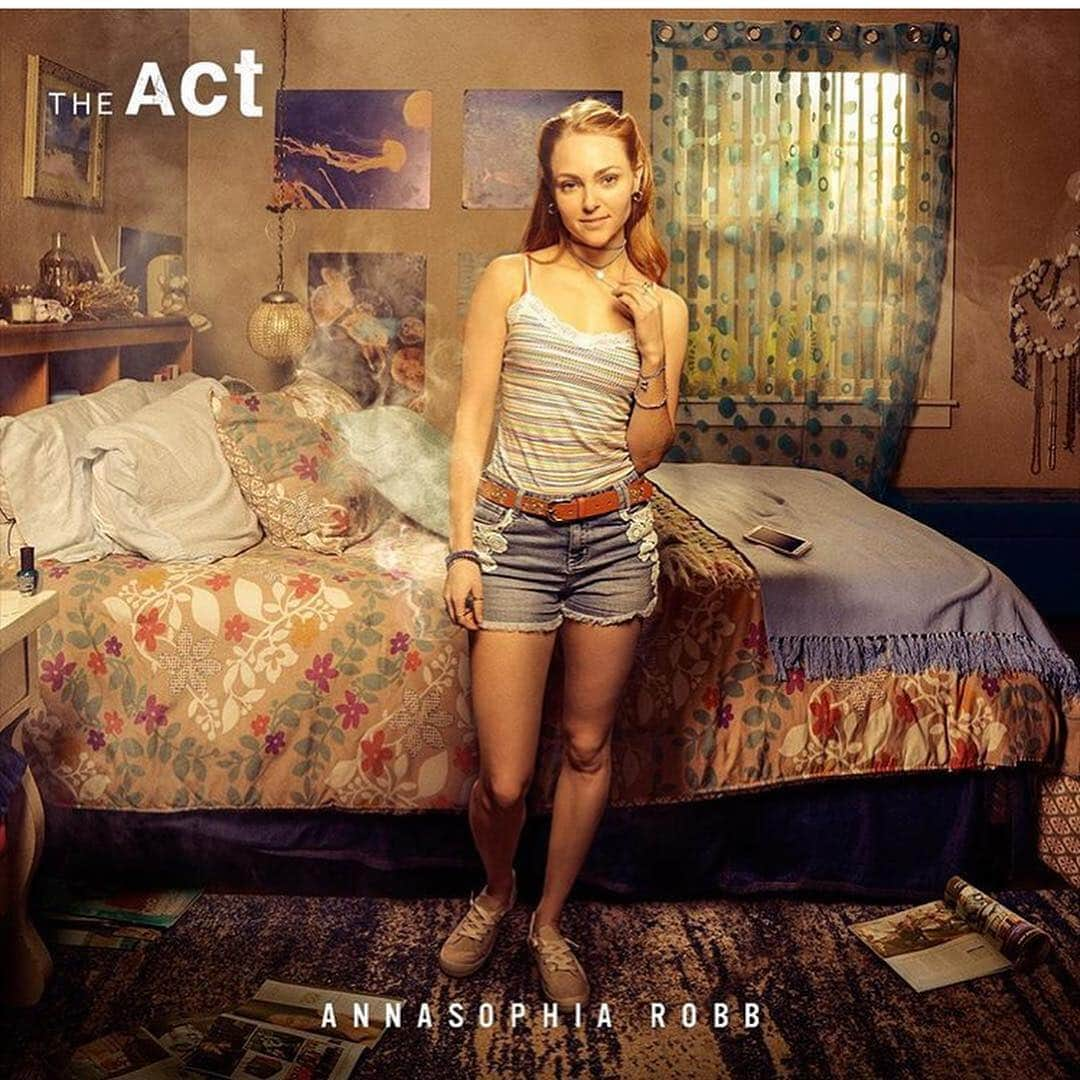 クロエ・セヴィニーさんのインスタグラム写真 - (クロエ・セヴィニーInstagram)「@theactonhulu now airing! With @joeyking @annasophiarobb @calumworthy @patriciaarquette and @juliettelewis thank you to @nickantosca @erinmichelledean and all our tireless crew in Savannah #gypsyroseblancharde #deedeeblancharde #theact @hulu 📸 @brownieharrisphoto」3月21日 3時59分 - chloessevigny