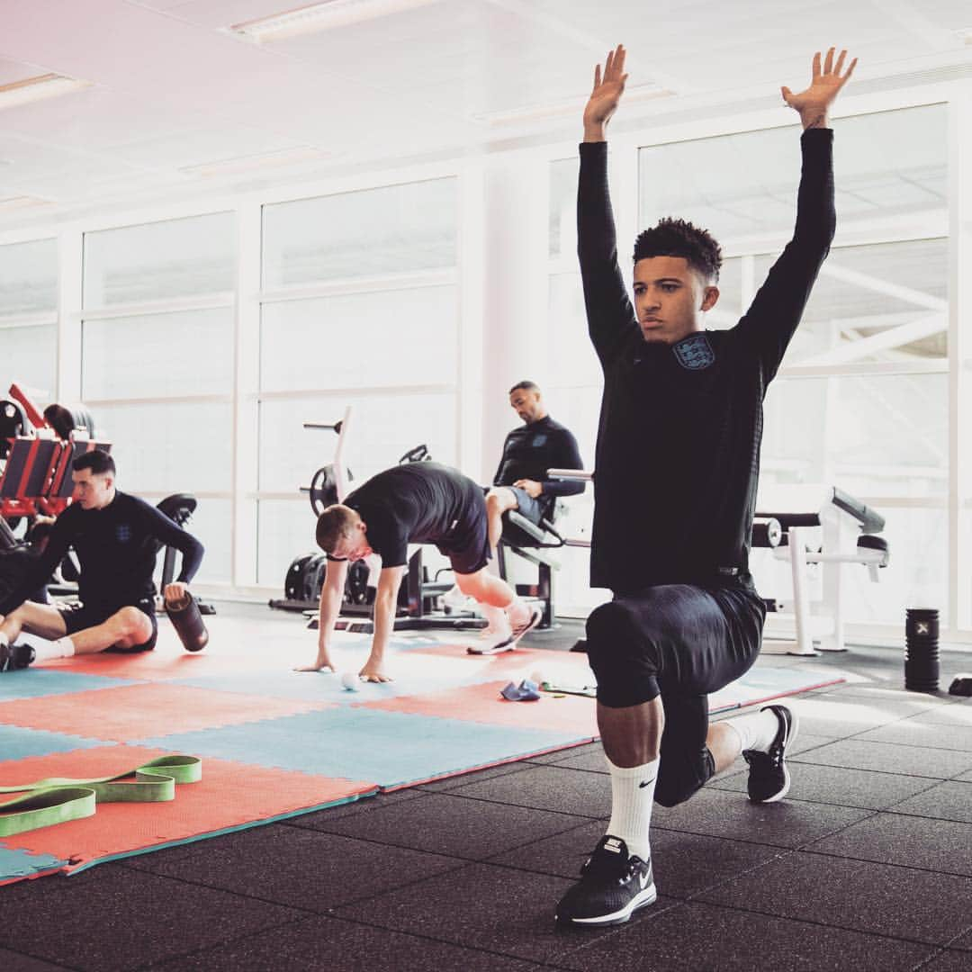 サッカー イングランド代表チームさんのインスタグラム写真 - (サッカー イングランド代表チームInstagram)「Hands up if you’re looking forward to being back at @wembleystadium with the #ThreeLions! 🙌」3月21日 3時59分 - england