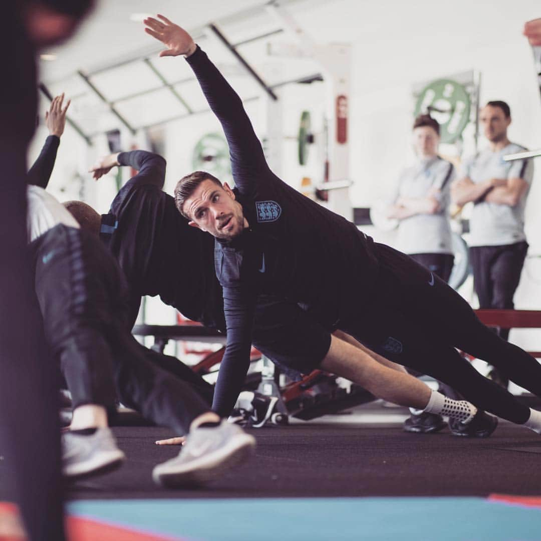 サッカー イングランド代表チームさんのインスタグラム写真 - (サッカー イングランド代表チームInstagram)「Hands up if you’re looking forward to being back at @wembleystadium with the #ThreeLions! 🙌」3月21日 3時59分 - england