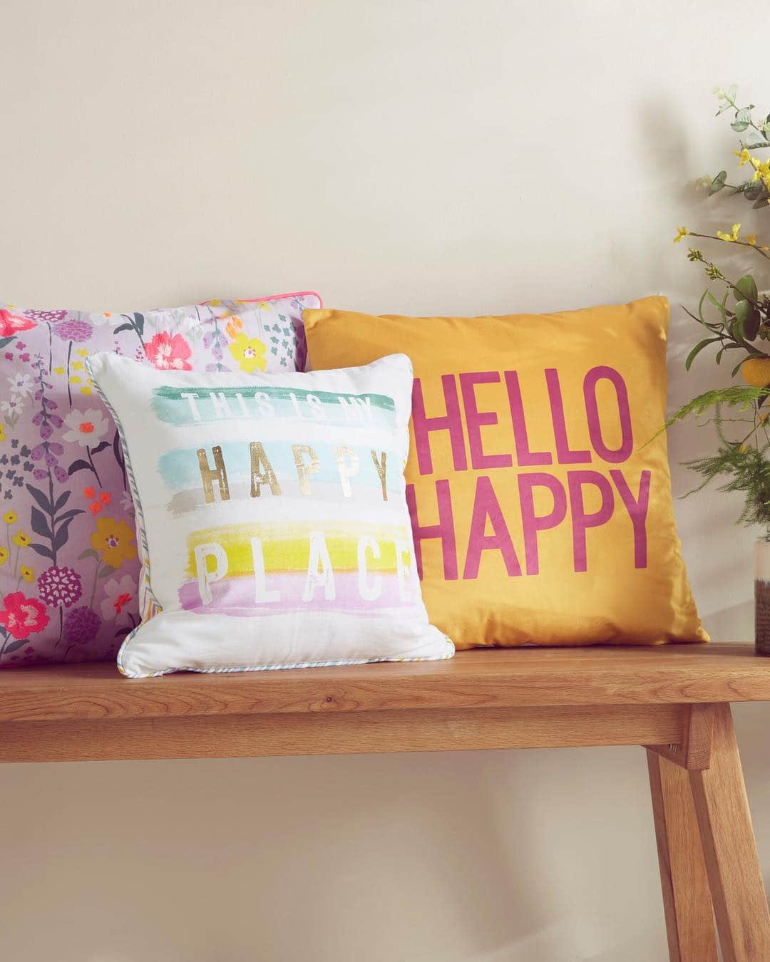 のインスタグラム：「How to make your home your happy place? Stock up on cushions in bright colours! ✔️💛 🔍 612160, 609923 & 913971. #hellohappy #happy #happyplace #cushions #colour #homeware #nexthome #homeinterior #homedecor #decor #interior #bright #accessories」