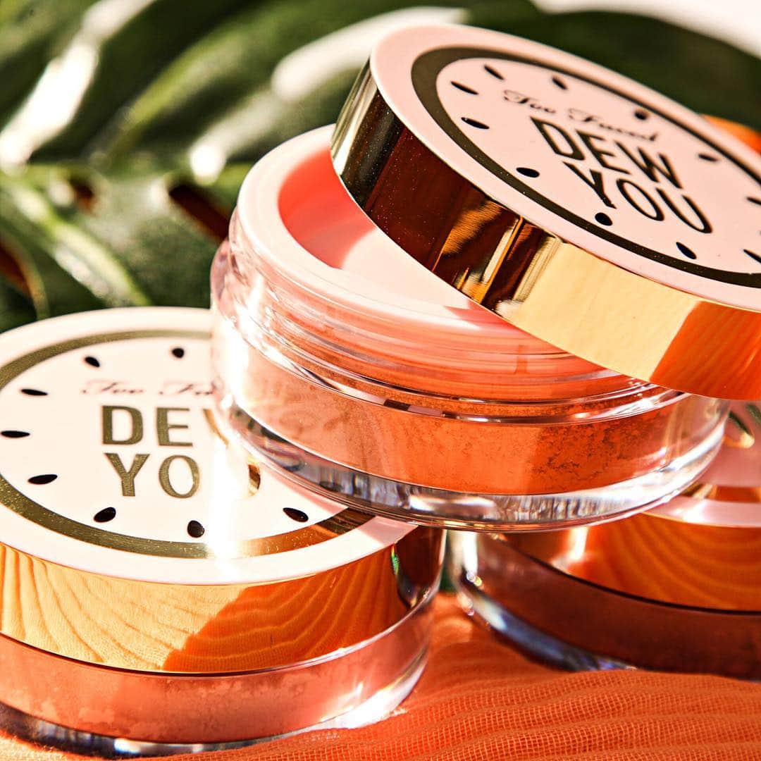 Too Facedさんのインスタグラム写真 - (Too FacedInstagram)「Set your makeup without dulling your dewy finish ✨ Our NEW Dew You Setting Powder will leave your skin looking RADIANT! #toofacedtutti #toofaced」3月21日 4時15分 - toofaced
