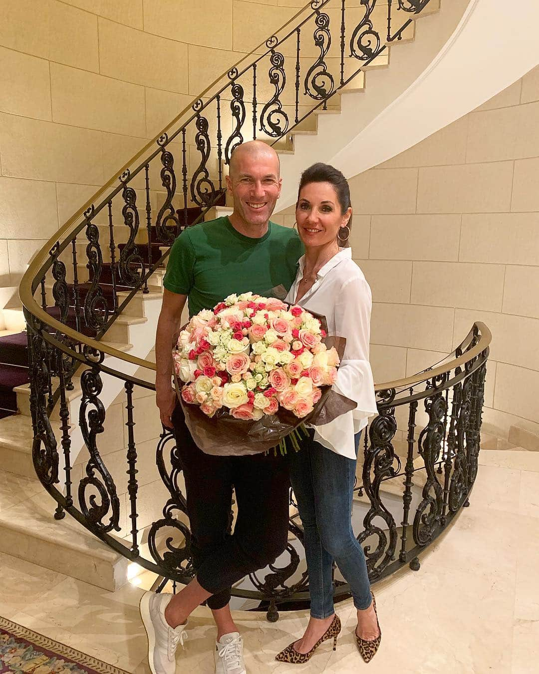 ジネディーヌ・ジダンさんのインスタグラム写真 - (ジネディーヌ・ジダンInstagram)「Joyeux anniversaire mon ❤️❤️❤️❤️❤️」3月21日 4時30分 - zidane