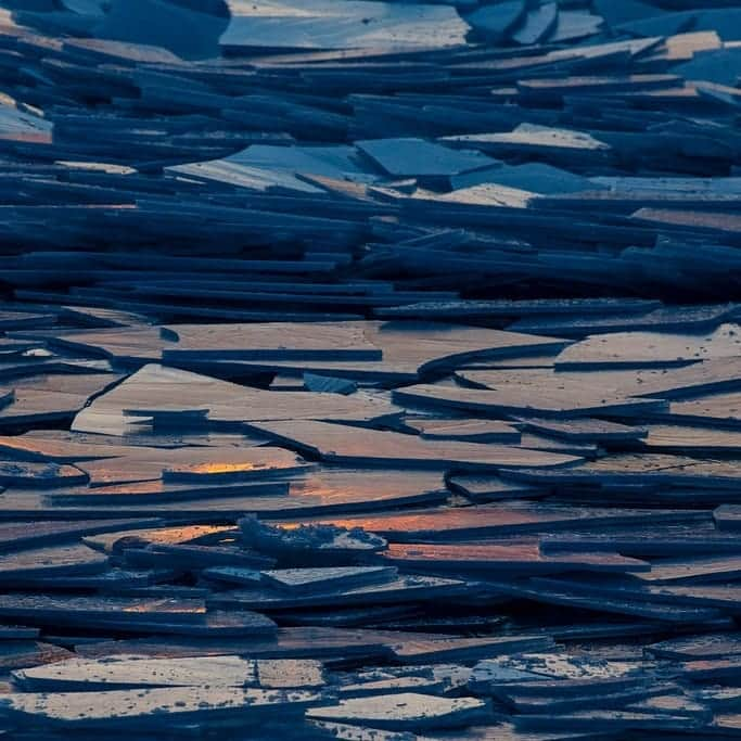 ABC Newsさんのインスタグラム写真 - (ABC NewsInstagram)「Huge shards of ice amassed earlier this week on Lake Michigan, along the shore of South Haven, Michigan: (Joel Bissell/Kalamazoo Gazette/MLive.com via AP) #ice #weather #lakemichigan #greatlakes #michigan」3月21日 4時25分 - abcnews