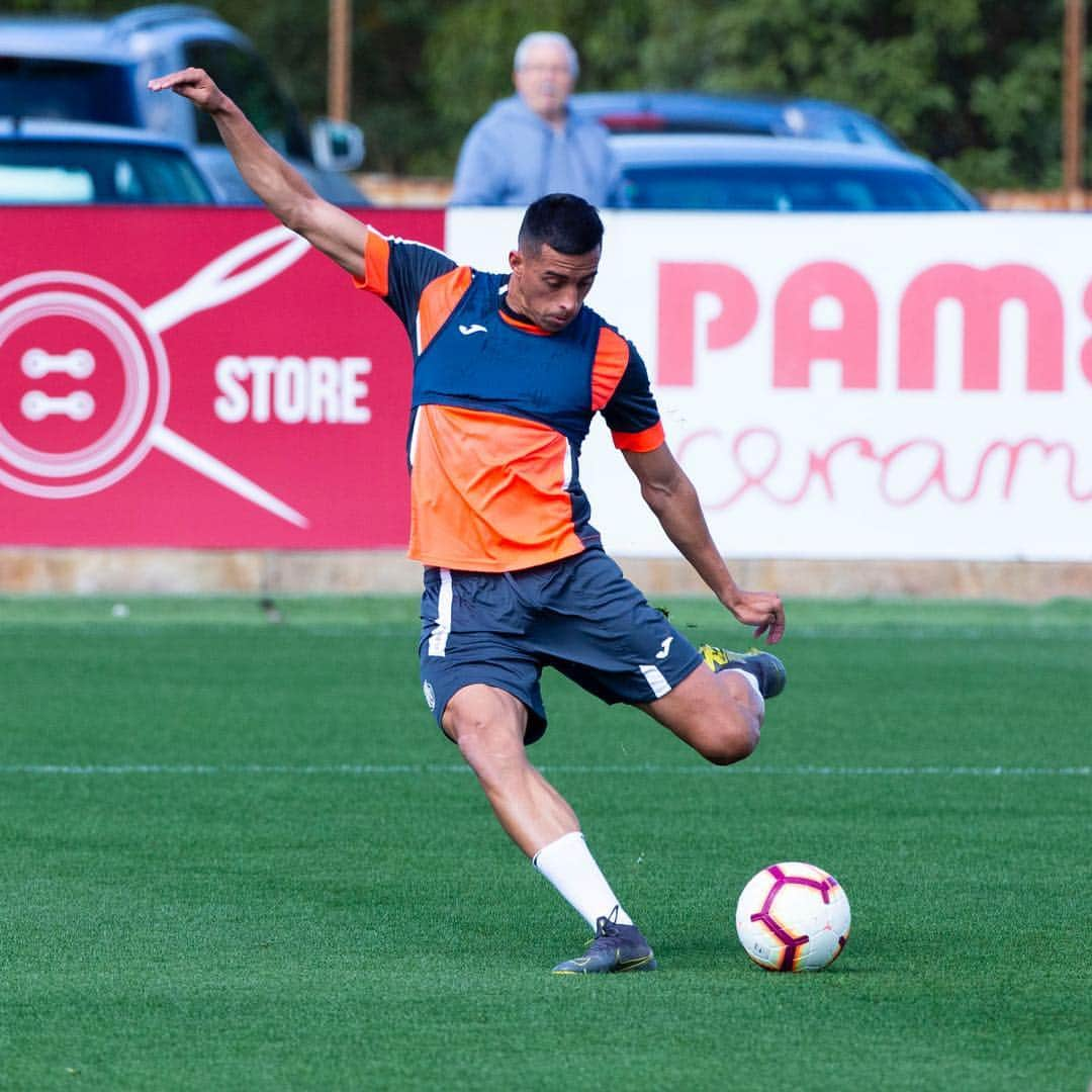 ロヘリオ・フネス・モリさんのインスタグラム写真 - (ロヘリオ・フネス・モリInstagram)「Entrenando duro!!!👍🏽⚽️💪🏽👏🏽🙏🏽💛 @villarrealcf @laliga」3月21日 4時41分 - funesmoriofi