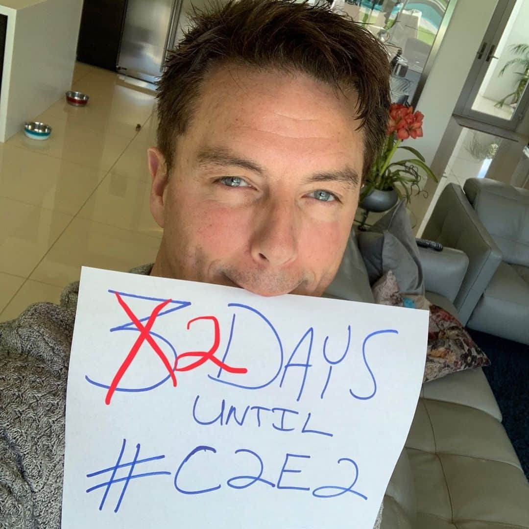 ジョン・バロウマンさんのインスタグラム写真 - (ジョン・バロウマンInstagram)「2 more days until @c2e2 #chicago join me on Friday for a special panel to discuss pop culture, equality, and social justice. SuperheroIRL! Join the Real-Life Justice League  Friday 3/22 • 12:30 - 1:30 PM, RM S403  JB #c2e2」3月21日 4時44分 - johnscotbarrowman