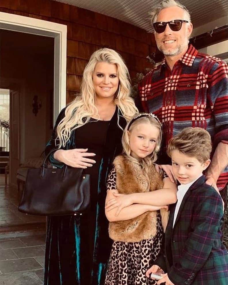 E! Onlineさんのインスタグラム写真 - (E! OnlineInstagram)「Jessica Simpson and husband Eric Johnson have welcomed their baby girl to the family! Get to know Birdie Mae Johnson at the link in our bio. (📷: Instagram)」3月21日 4時49分 - enews