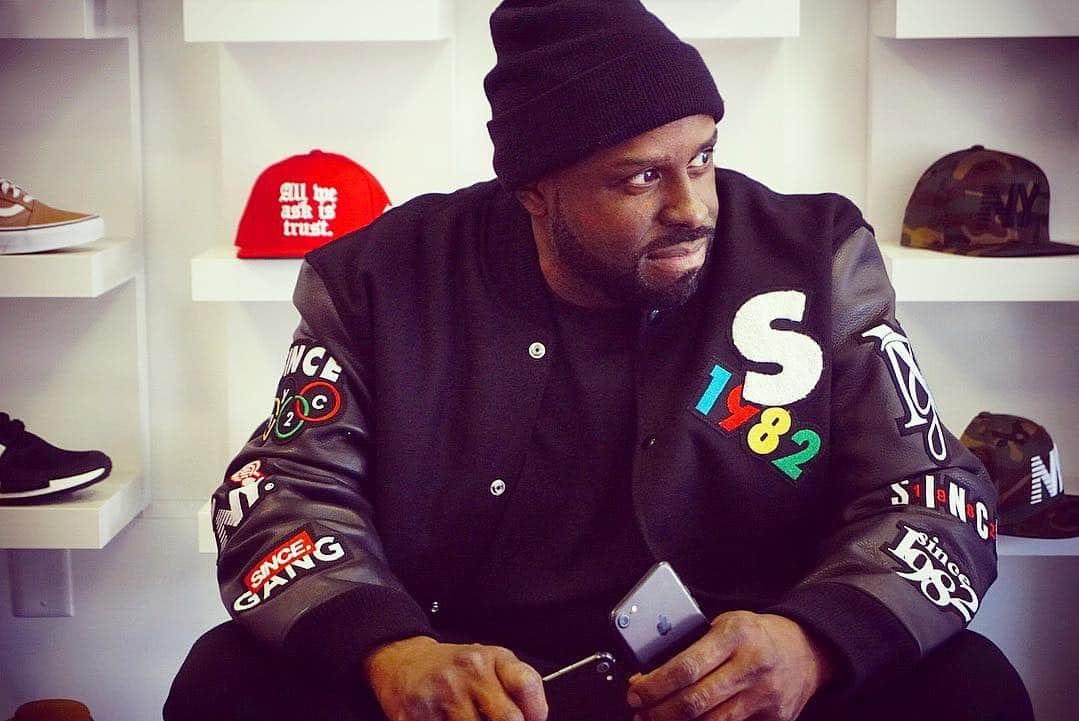 ファンクマスター・フレックスのインスタグラム：「If my memory serves me correctly... 5 yrs ago a Club Owner said.. “Flex is done in these streets.. I don’t need him to play shit! I’m gonna go around him! Then he had lunch with my boss! (Who is no longer the boss) I DIDNT FORGET! It’s 2019?🤷🏿‍♂️ Pic Via: @since1982nyc」