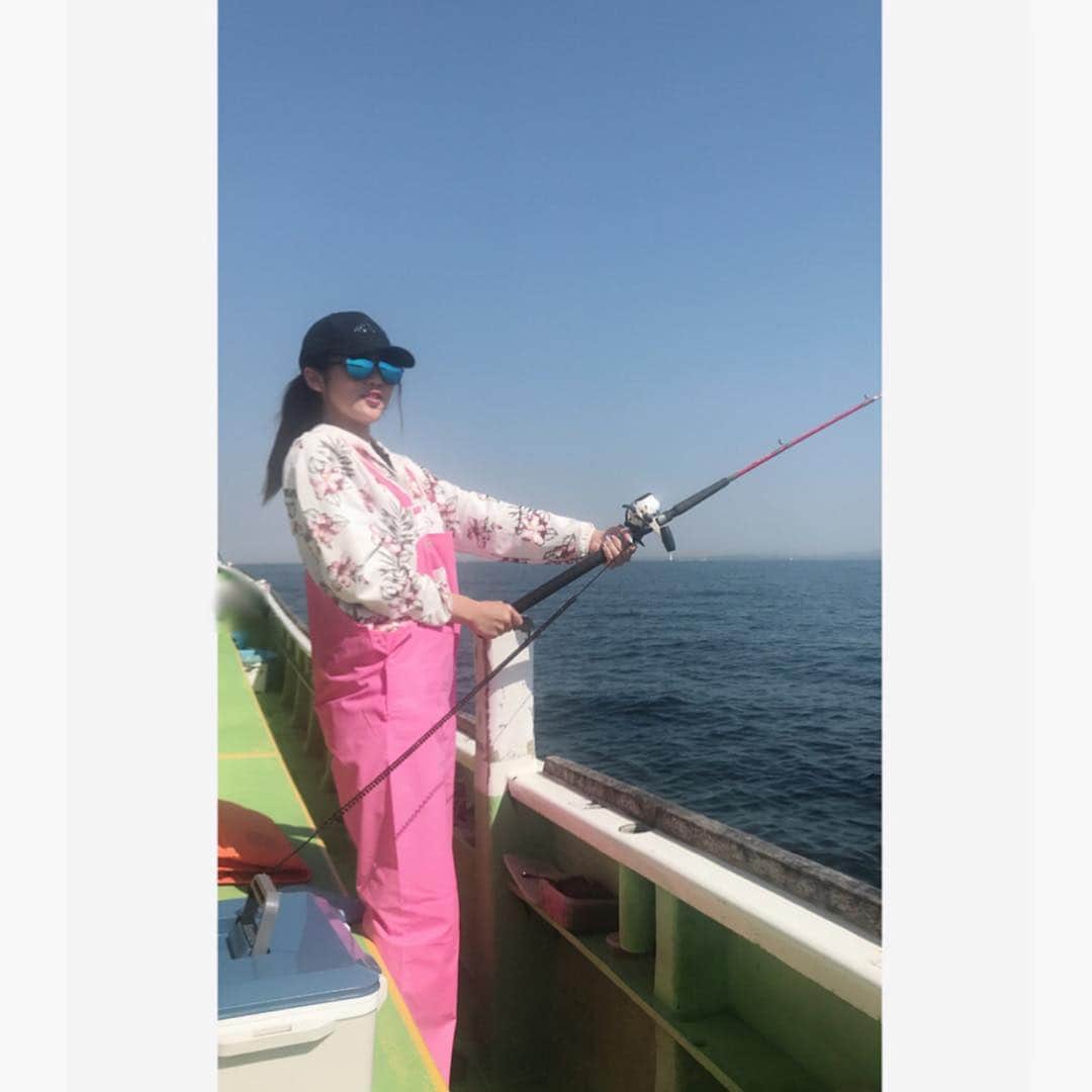 神谷麻美さんのインスタグラム写真 - (神谷麻美Instagram)「#釣り ‪🎣楽しい‬💗 #釣りガール 🐟💗 #海釣り 💖🌊」3月21日 4時58分 - asamice428