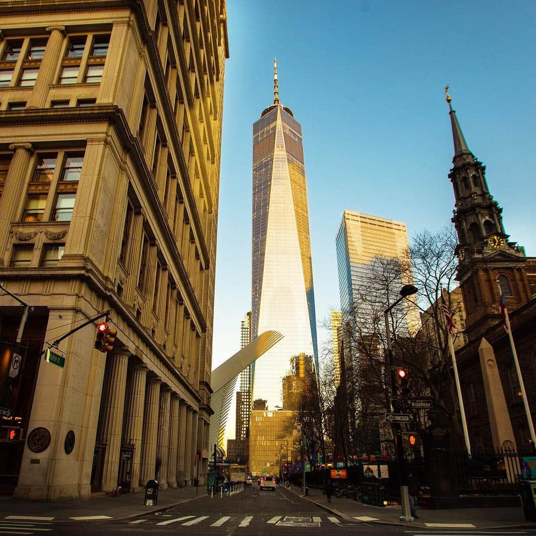 Bloomingdale'sさんのインスタグラム写真 - (Bloomingdale'sInstagram)「Soaking up that first-day-of-spring sunshine 😍 . . . . . . . #SpringEquinox #FirstDayOfSpring #LowerManhattan #OneWorldTradeCenter #FinancialDistrict #NYCViews #Bloomingdales」3月21日 5時18分 - bloomingdales