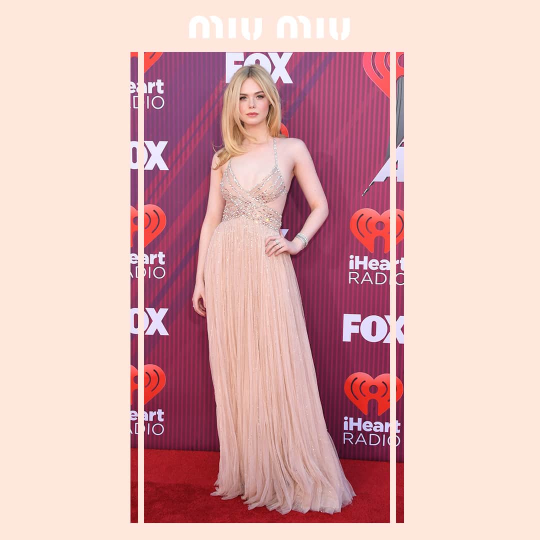 Miu Miuさんのインスタグラム写真 - (Miu MiuInstagram)「@ElleFanning in a #MiuMiu soft pink organza and tulle gown with crystals and stones embroidery all over while attending the 2019 iHeartRadio Music Awards in Los Angeles.  #MiuMiuCelebrities」3月21日 5時30分 - miumiu