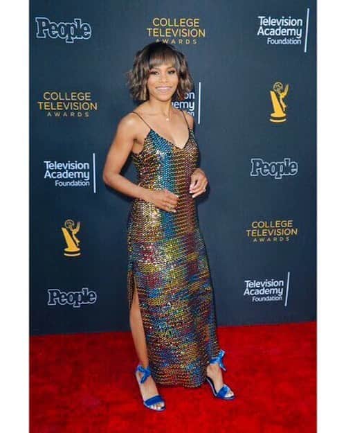 Kelly McCrearyさんのインスタグラム写真 - (Kelly McCrearyInstagram)「*TAP for credits** Saturday night, I was honored to present at the College Television Awards, recognizing the creativity and initiative of up and coming young artists, and promoting the @televisionacad effort to support a more diverse, representative Hollywood. Brava @televisionacad for your work! Students! If you don’t know, now you know— the Academy is here to support you! Check the website for submission information and other resources. And congratulations to the winners of the category I presented (Reality or Non-Fiction Series), Charlie McCarthy and Rudy Gold, for their docuseries, “Fear Builds Walls.”」3月21日 5時25分 - seekellymccreary
