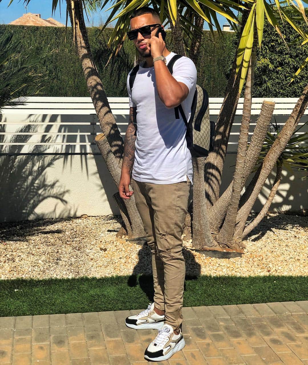 ルベン・ヴェソのインスタグラム：「business call 😎📞 👟✨ @leandrolopesofficial」