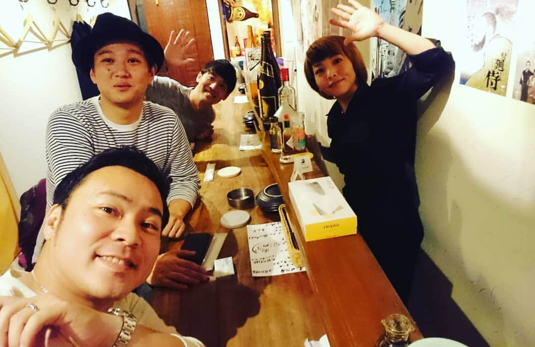 高井俊彦さんのインスタグラム写真 - (高井俊彦Instagram)「【本日のツッコミ✋】 『きのたん方がええやん‼️』 昨夜はー。 モンブランの二人と飯飯飯飯🍻  まずは、南船場にある『ペリカン』で大好きなピサ食べて☺️ 次に、ご存知料理にこだわりすぎる店『和創五感 陸』で肉寿司 食べて😃✌️ そして、新町の『酒と肴 おかだ』へ５周年のお祝いに🍻✨ 〆は、同じく新町の『そば処 乃ぶよし』で久しぶりに明さんと合流🎶  新町で飲んでいたら１００%由美姉さんに遭遇するのに、昨夜は遭遇せず・・・９９%に下がりました💦  モンブランのバランス大道芸はほんまにおもろい⤴️ 子どもにも絶対ウケると思う⤴️⤴️ 頑張れ❗いけっち✨きのした✨  ん？  芸名きのしたより・・・ 『きのたん方がええやん‼️』 楽しすぎる夜でした🙌」3月21日 5時44分 - takai_toshihiko