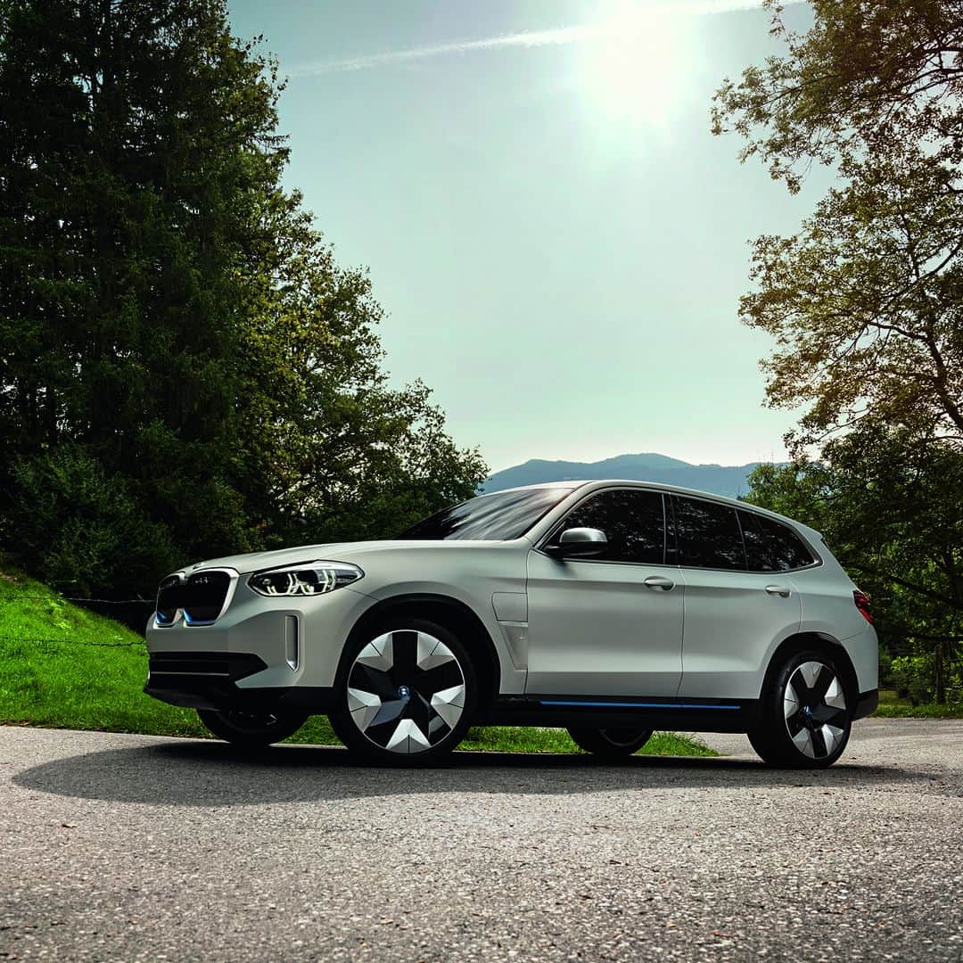 のインスタグラム：「A future that delivers more. The BMW iX3. #BMW #iX3 #BMWi @BMWi」