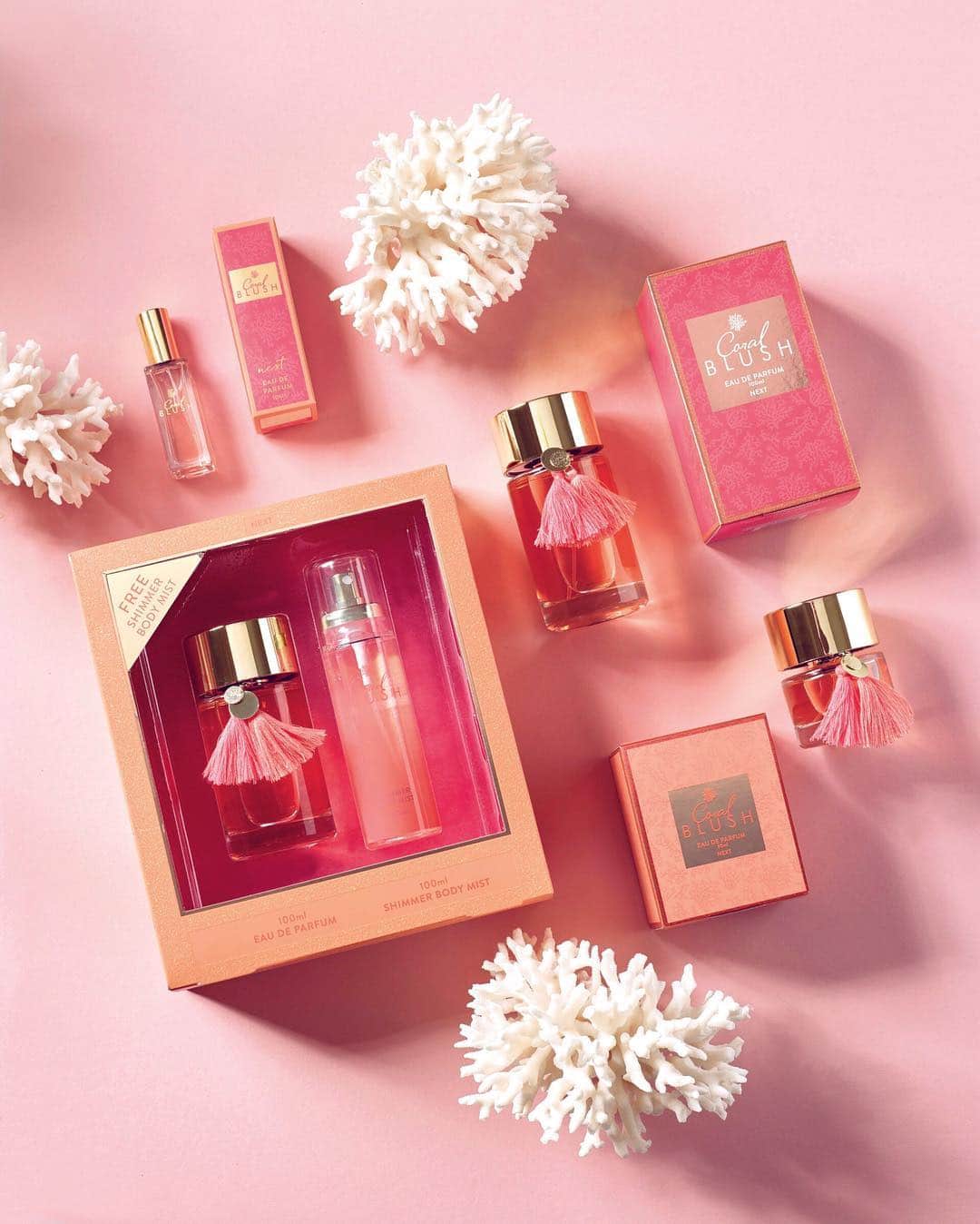のインスタグラム：「If there's any excuse so spritz your favourite scent, it's #NationalFragranceWeek! Spring-ify your fragrance collection with a burst of juniper berry, bergamot and Sicilian lemon 🍋 🌸 🔍 Gift set: 608953 Perfume: 308229, 338567 & 317480. #fragrance #perfume #spring #fresh #nextfragrance #beauty #nextbeauty #floral」