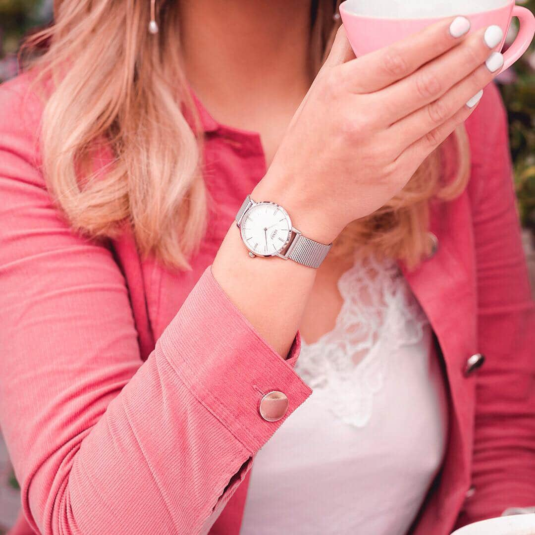 Henry London Official page of Britishさんのインスタグラム写真 - (Henry London Official page of BritishInstagram)「Hello Spring 🌷 Our silver Regency mesh completes every outfit, as worn by @jadewarnes. Use code MUM20 for 20% off! . . . #henrylondon #henrywatches #womenswatches  #mothersday #mothersdaygifts #mothersday2019 #mothersdayideas #mothersdaygiveaway #personalisation #rosegoldeverything #mum #giftsforher #watchphotography #rosegold #loveyourmum #everydayluxury #gift #giftsforwomen #loveher #watchlover #indulge #watches #mumsarethebest  #giftsformum #BFFgoals #silverwatch #ootd #meshwatch #watchstyle #pink」3月21日 6時31分 - henrywatches