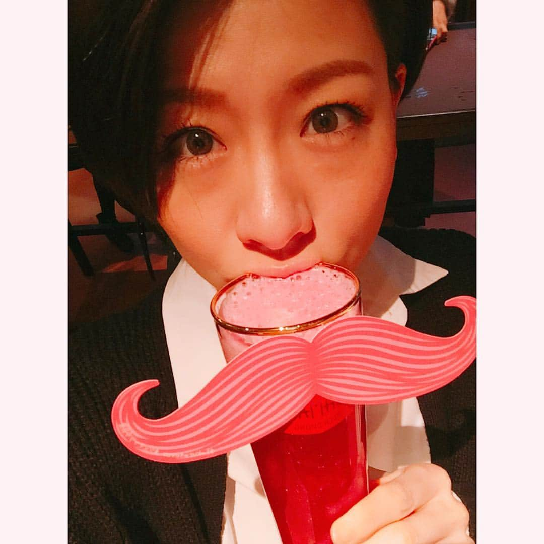 岩村菜々美さんのインスタグラム写真 - (岩村菜々美Instagram)「SCHMATZのプレオープンにお邪魔させて頂きました!! ドイツ料理とクラフトドイツビールの専門店！ ピンクのビールは映えでしかない!! . 中目黒の桜はまだだったけど、 2階からバッチリ桜見れます!! . チャリティイベントもやってて 中目黒の桜を守る募金ができるそうです。 事務所が中目黒だから、事務所ライブの後にでも行ってみてね♡ 3月22日にオープンするよ！ 桜早く咲かないかな〜(* ´ ω` )🌸 . #シュマッツ中目黒 #シュマッツ #グランドオープン #ドイツ料理 #クラフトビール #ビール #お花見 #桜 #サクラ #お花見バル #中目黒お花見 #中目黒グルメ #中目黒ランチ #中目黒ディナー #SCHMATZ #sakura4ever #ソーセージ #んまそ #ななみなな @schmatzjp  @juppytravel」3月21日 6時26分 - nanami1120