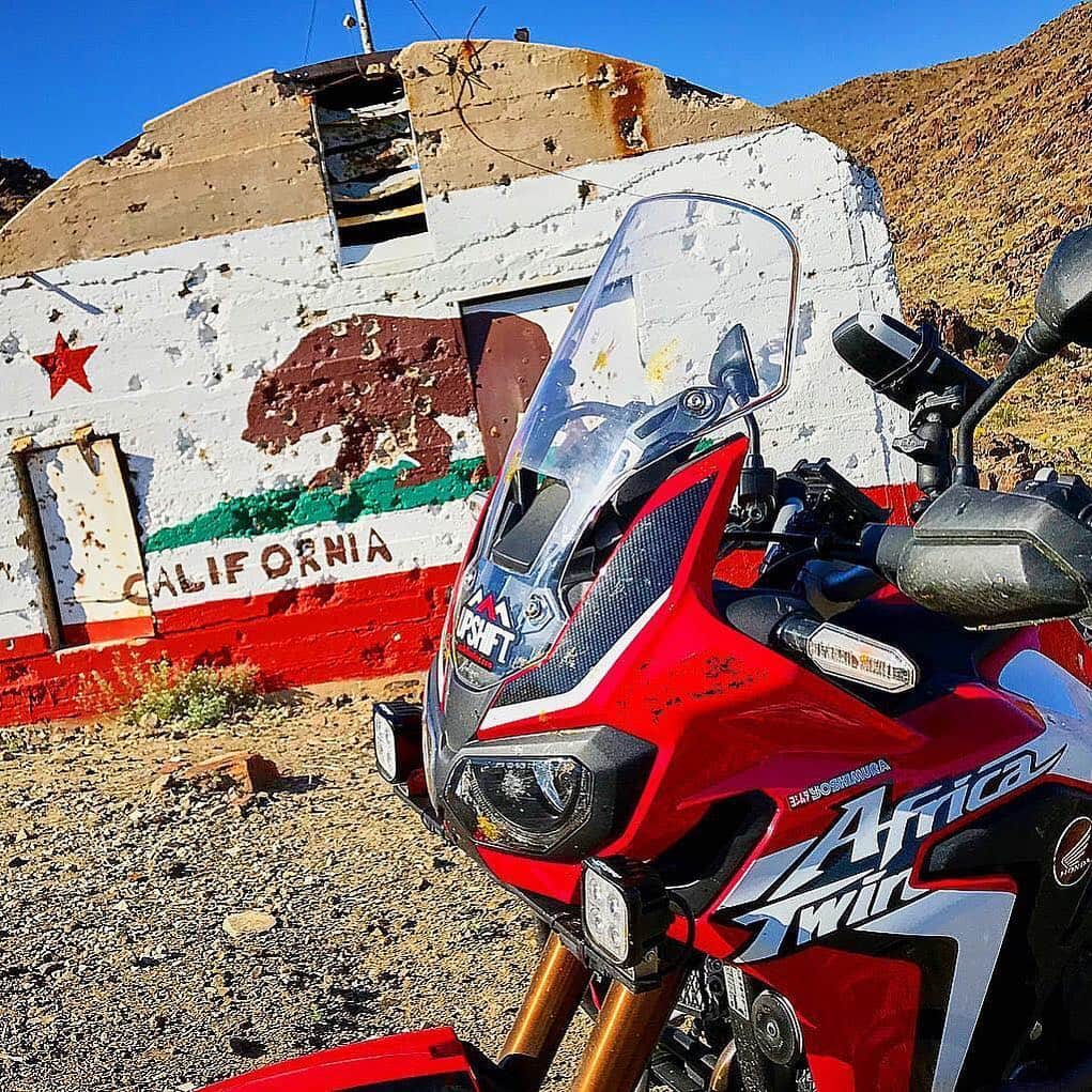 Honda Powersports USさんのインスタグラム写真 - (Honda Powersports USInstagram)「California Adventure ☀️#AfricaTwin #TrueAdventure 📸: @olivierdevaulx」3月21日 6時48分 - honda_powersports_us