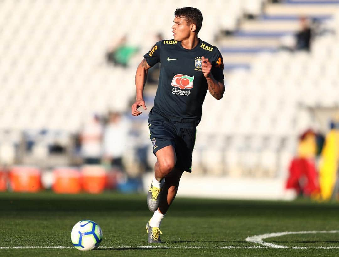 チアゴ・シルヴァさんのインスタグラム写真 - (チアゴ・シルヴァInstagram)「Seguimos trabalhando 🇧🇷 📷 @lucasfigfoto  #brasil #thiagosilva #cbf」3月21日 6時58分 - thiagosilva