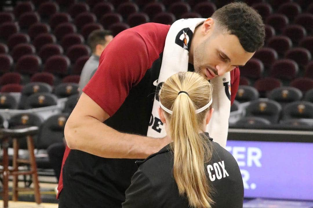 キャブスさんのインスタグラム写真 - (キャブスInstagram)「Tonight we are teaming up with @athletesvscrohns to host Natalie and her family as part of @larrydn7’s “Larry’s Leaders” with @clevelandclinic this season!  #CavsBucks || #BeTheFight⁠ ⁠⁠ ⁠」3月21日 7時08分 - cavs