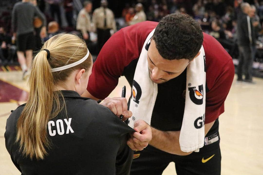 キャブスさんのインスタグラム写真 - (キャブスInstagram)「Tonight we are teaming up with @athletesvscrohns to host Natalie and her family as part of @larrydn7’s “Larry’s Leaders” with @clevelandclinic this season!  #CavsBucks || #BeTheFight⁠ ⁠⁠ ⁠」3月21日 7時08分 - cavs