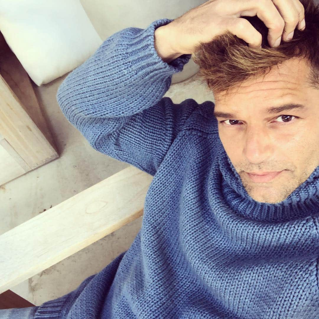 リッキー・マーティンさんのインスタグラム写真 - (リッキー・マーティンInstagram)「HEY!!! 🔷🔵🔷」3月21日 7時08分 - ricky_martin