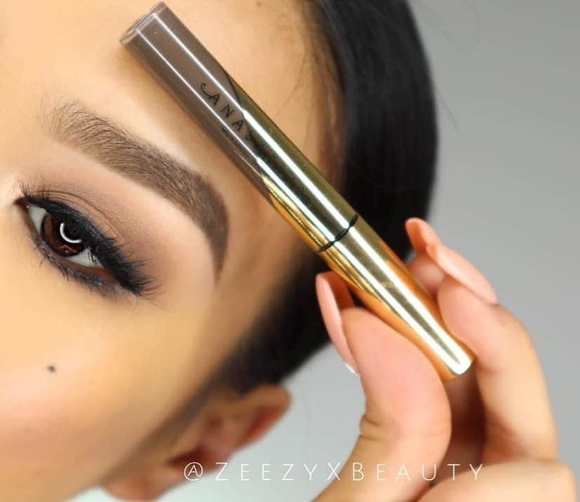 Anastasia Beverly Hillsさんのインスタグラム写真 - (Anastasia Beverly HillsInstagram)「All about brows @zeezyxbeauty  Using our new #DipbrowGel in Medium Brown  #anastasiabrows」3月21日 7時13分 - anastasiabeverlyhills