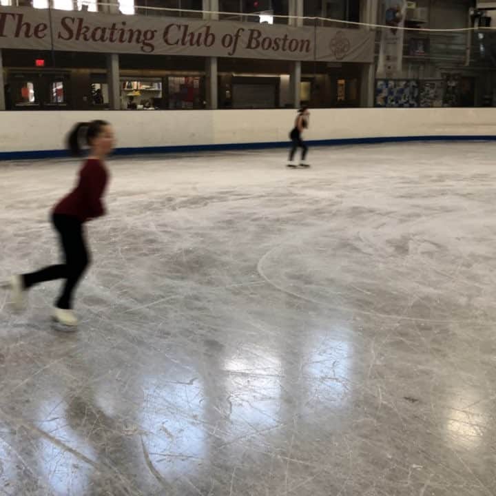 マイケル・ブラマンテのインスタグラム：「Some more stroking, posture, and knee bend exercises performed by BIDA skater, Claire Fleming. #icedance #scob #figureskating #usfsa #usfs #usfigureskating #skating #skatingclubofboston」