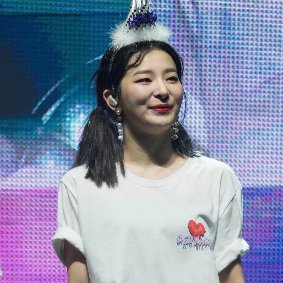 スルギさんのインスタグラム写真 - (スルギInstagram)「190210 SEULGI - REDMARE in Dallas #REDMAREinLA #REDVELVET #레드벨벳 #SEULGI #슬기 #🐻」3月21日 7時35分 - kristiandawal29