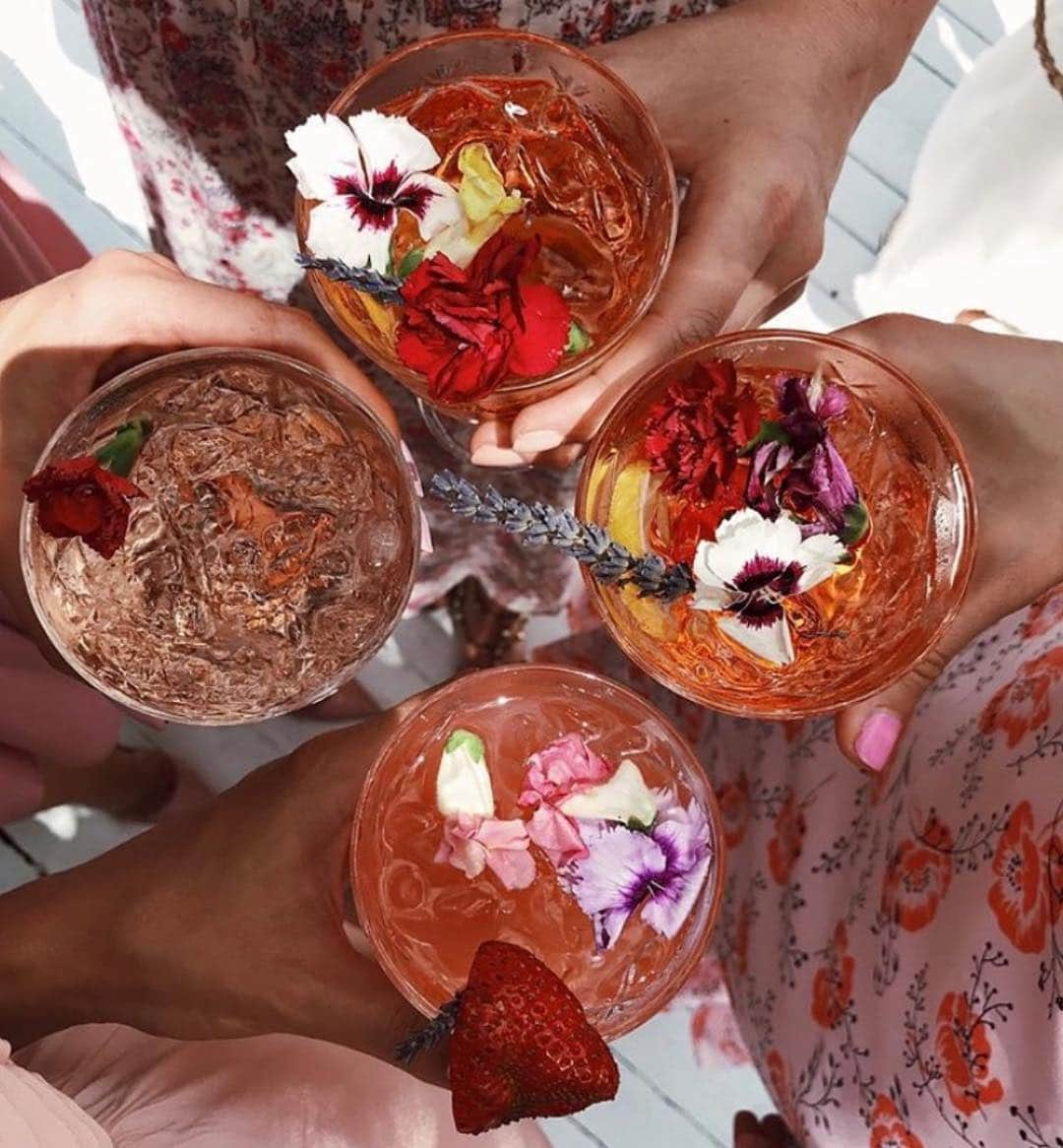 ビービーダコタさんのインスタグラム写真 - (ビービーダコタInstagram)「*Adds flowers to everything on the 1st day of Spring🌸🍹🌼 #firstdayofspring #bbdinspo boa @sivanayla」3月21日 7時29分 - bbdakota