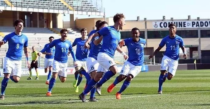 サッカーイタリア代表さんのインスタグラム写真 - (サッカーイタリア代表Instagram)「#Under19⚽️ Campionato europeo, fase élite: tra pali e rigori, l’#Italia🇮🇹 pareggia 2⃣-2⃣ con il #Belgio🇧🇪 . Il tecnico Guidi: “E’ stato un bel primo tempo, anche se abbiamo sprecato tante occasioni e commesso qualche ingenuità”. Sabato seconda gara con l’Ucraina . . #VivoAzzurro」3月21日 17時02分 - azzurri