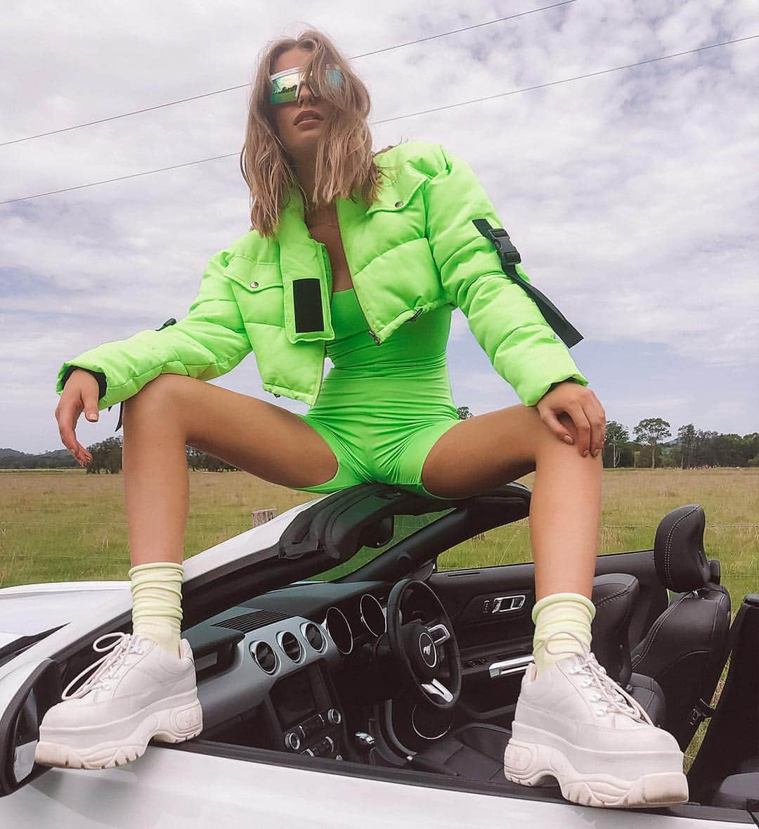 Beginning Boutiqueさんのインスタグラム写真 - (Beginning BoutiqueInstagram)「Neons only 🔫 The countdown to Coachella is on! Tap to shop the Toxic Cropped Puffer Neon Green & Tokyo City Unitard Fluro Green!」3月21日 16時57分 - beginningboutique