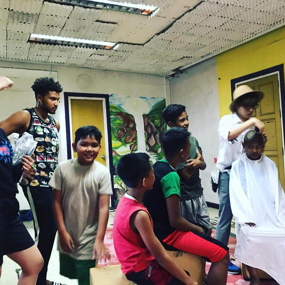 のインスタグラム：「✂︎﻿丸坊主楽しい‼️ バリカンアート大人気😃 ﻿ @abc_cebu﻿ ﻿  #アジアビューティーカレッジ﻿ #AsiaBeautyCollege﻿ #ヘアスタイル﻿ #ヘアカラー﻿ #ヘアアレンジ﻿ #セブ留学﻿ #美容留学﻿ #語学留学﻿ #海外美容師﻿ #海外スタイリスト﻿ #海外生活﻿ #海外留学﻿ #美容学生﻿ #海外美容室﻿ #海外ヘアサロン﻿ #海外で美容師﻿ #セブ美容﻿ #セブ島﻿ #美容師転職﻿ #美容師募集﻿ #instahair﻿ #hairstyle﻿ #hairstagram﻿ #海外就職希望﻿ #就活中﻿ #日系サロン ﻿ #DONNA﻿ #ドンナ﻿ #cebustudents﻿ #freecut」