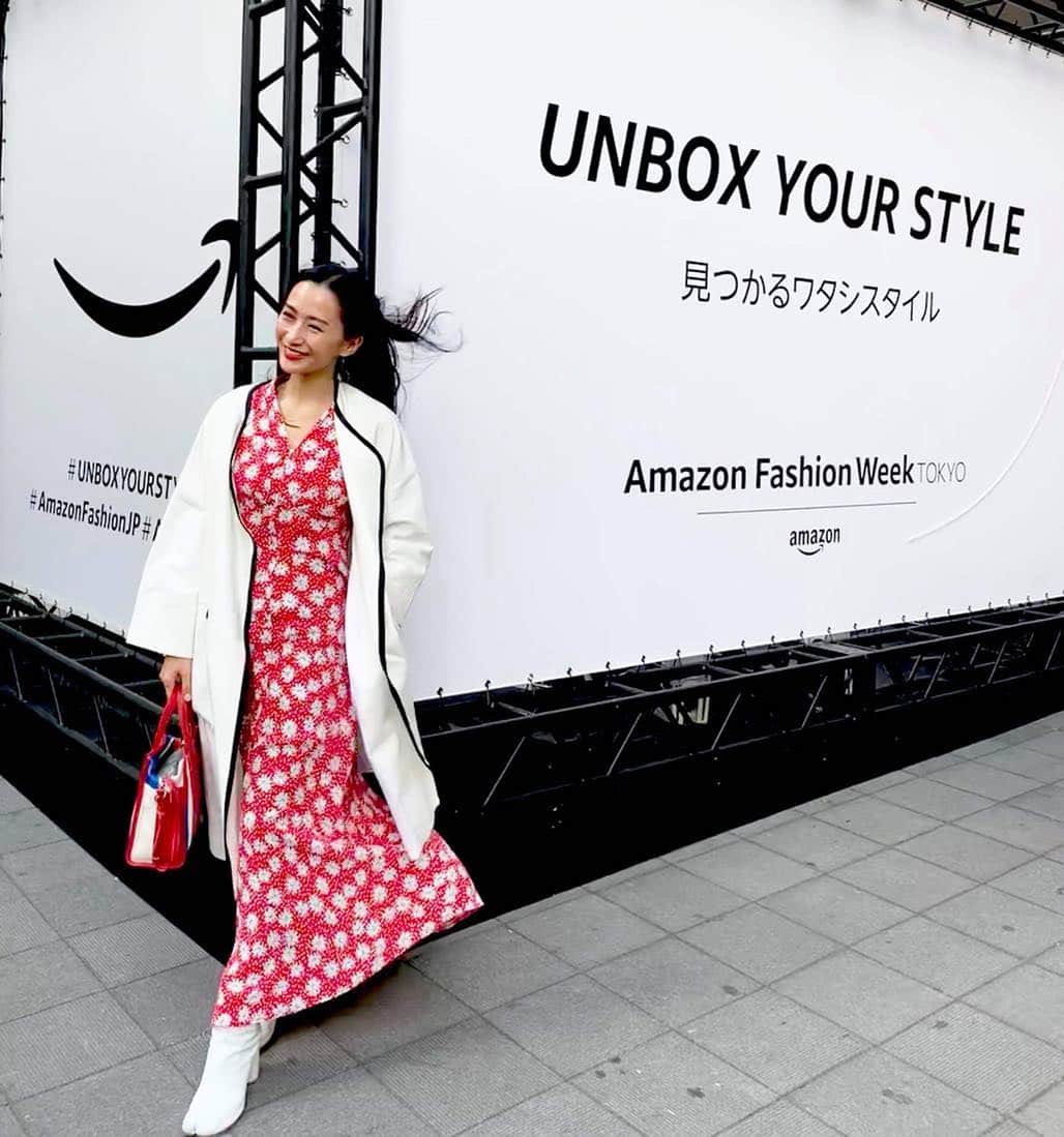 のインスタグラム：「. . Amazon Fashion Week TOKYO . . JOTARO SAITO . . JOTAROさんのお着物 粋でステキ♡ . . ファッションウィークで お集まりの カメラ小僧さん達が 沢山お写真を撮ってくれていた時 凄〜ぃ良い風がふいた瞬間をおさめてくれた蒼い兄さんサンキューベリーマッチ😚 #fashion #amazonfasionweek  #tokyo #jotarosaito #kimono #love #fasionshow  #model #👘」