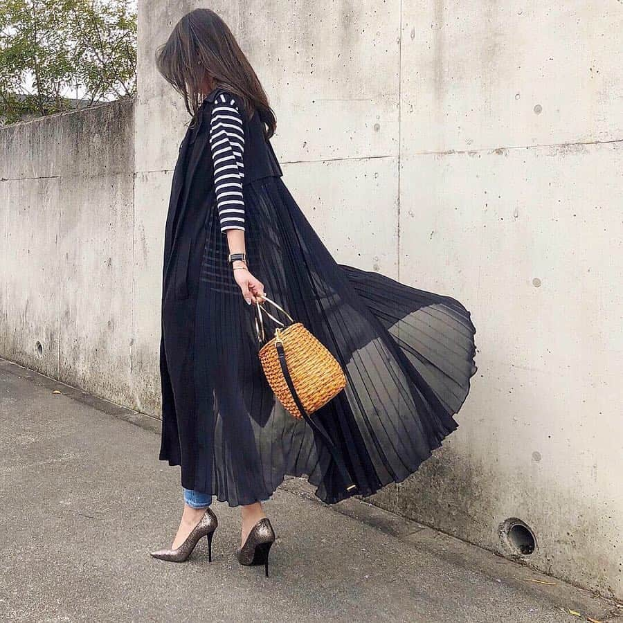 sayoko87さんのインスタグラム写真 - (sayoko87Instagram)「‪❥❥❥‬ * outer @idealuce1202 tops @deuxiemeclasse denim @redcardtokyo shoes @zara #zara bag @violadoro_official watch @danielwellington * ひらりん…プリーツジレ🧥 秋に買った物ですが春も使える 暑くなったらワンピの上に羽織りたいなぁー👗💓 * 最強に細見えするでしょ✨と思っている @shapevictory_mle #シェイプヴィクトリー 加圧効果でお腹ぺったんこになるし 骨盤ケアもしてくれるし…至れり尽くせり😍👍💕 胸下までカバーしてくれるのに 屈んだりしてもクルクル丸まらないのが本気で嬉しい😂 ストーリーにURL貼ってあります>> * * #outfitoftheday#カジュアル#denim #fashion#cordinate#code#ootd#デニム #ootdfashion#outfit#today#locari#ママコーデ #ファッション#コーディネート#さよコ #プチプラ#instafashion#大人カジュアル」3月21日 17時09分 - sayoko.87