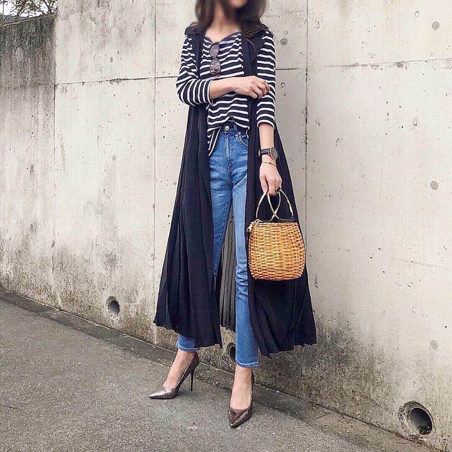 sayoko87さんのインスタグラム写真 - (sayoko87Instagram)「‪❥❥❥‬ * outer @idealuce1202 tops @deuxiemeclasse denim @redcardtokyo shoes @zara #zara bag @violadoro_official watch @danielwellington * ひらりん…プリーツジレ🧥 秋に買った物ですが春も使える 暑くなったらワンピの上に羽織りたいなぁー👗💓 * 最強に細見えするでしょ✨と思っている @shapevictory_mle #シェイプヴィクトリー 加圧効果でお腹ぺったんこになるし 骨盤ケアもしてくれるし…至れり尽くせり😍👍💕 胸下までカバーしてくれるのに 屈んだりしてもクルクル丸まらないのが本気で嬉しい😂 ストーリーにURL貼ってあります>> * * #outfitoftheday#カジュアル#denim #fashion#cordinate#code#ootd#デニム #ootdfashion#outfit#today#locari#ママコーデ #ファッション#コーディネート#さよコ #プチプラ#instafashion#大人カジュアル」3月21日 17時09分 - sayoko.87