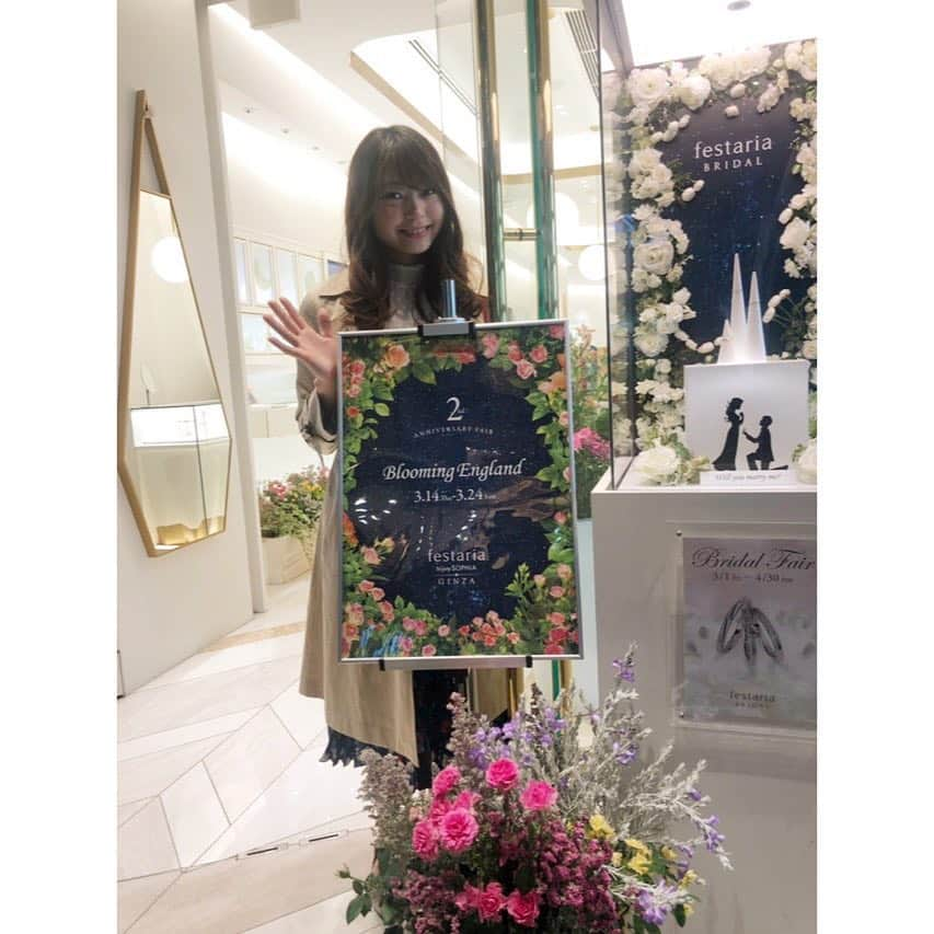 浅田梨奈さんのインスタグラム写真 - (浅田梨奈Instagram)「festaria bijou SOFHIA GINZA💫2周年記念イベント🌹💕 素敵なジュエリーがたくさん💎💫💖 そして大好きなお花がたくさん🌹🌸✨ いつも素敵なジュエリー💎💫にパワーを頂いています💖 festariaのスタッフの皆さん、笠原さん、本当にいつもありがとうございます🎀 @festaria_ginza  #festaria #wishuponastar #プロボウラー #浅田梨奈 #理沙さんと💓 #お揃いトレンチ #お揃い花柄 #髪型もほぼ #誕生日の曜日 #火曜日 #火星 #ルビー #thehany #星のキラキラドレス #やばいかわいい」3月21日 17時18分 - asdrn528