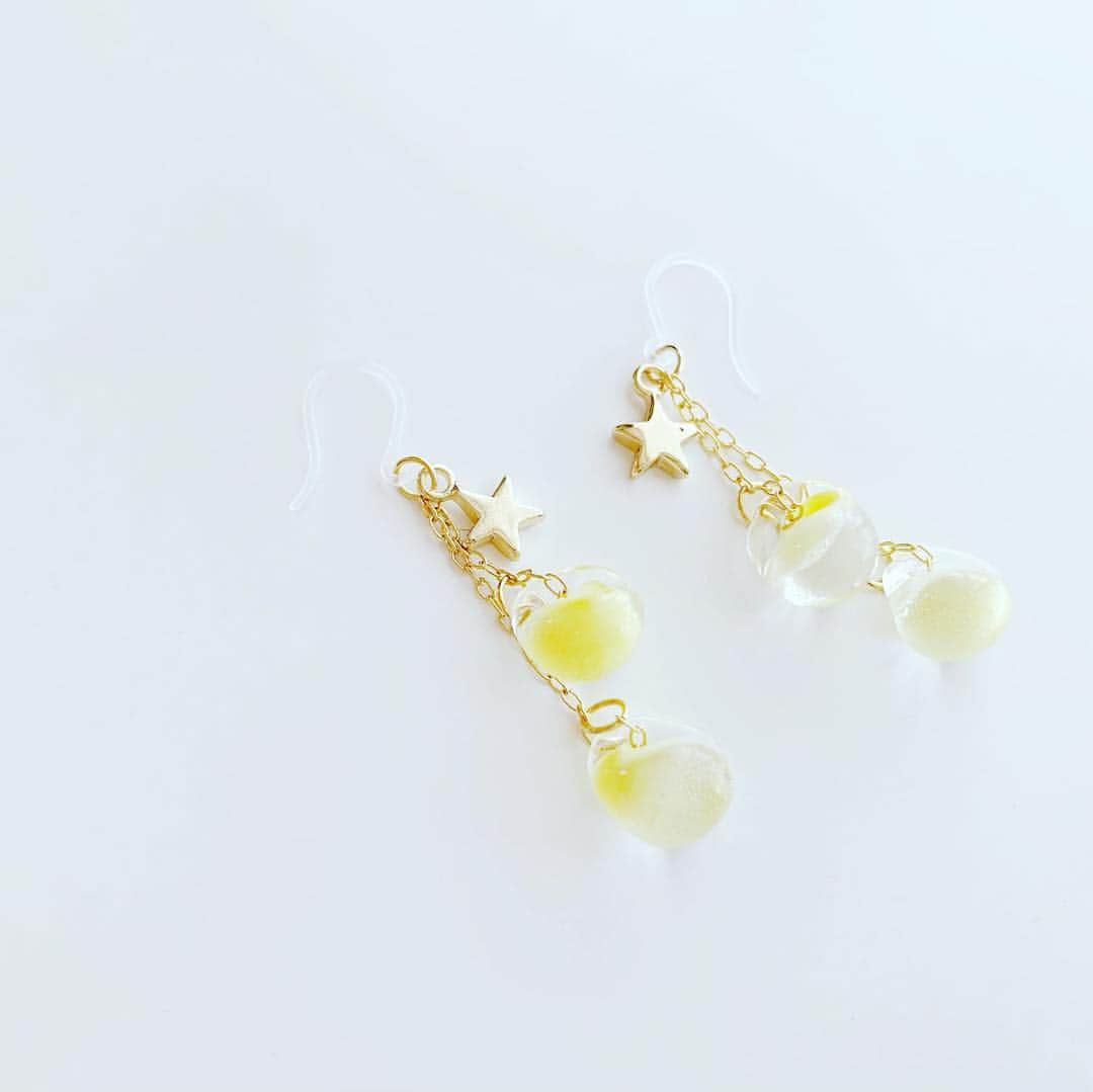 のインスタグラム：「ピアス作った⭐️ * #手作り #ピアス #ハンドメイド #ガラスビーズ #handmade #earrings #accessory #yellow」
