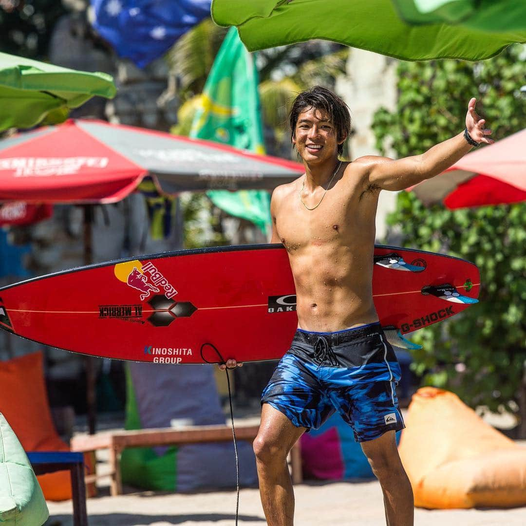 クイックシルバーさんのインスタグラム写真 - (クイックシルバーInstagram)「Look good, feel good — in and out of the water. ⁣ ⁣ Dig our Highline Blackout boardshorts, backed by @kanoaigarashi. 📸 @boskophoto」3月21日 17時15分 - quiksilver