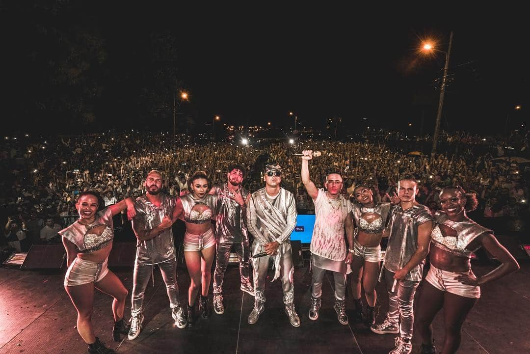 ウィジンさんのインスタグラム写真 - (ウィジンInstagram)「Gracias #quevedoecuador #comoantestour🌎🥋🥋 espero que la hayan pasado tan bien como nosotros @wisinyyandel #rumbagarantizada🎶💃🎶💃🎶💃🎶💃🎶 próxima parada #movistararena CHILE」3月21日 17時16分 - wisin