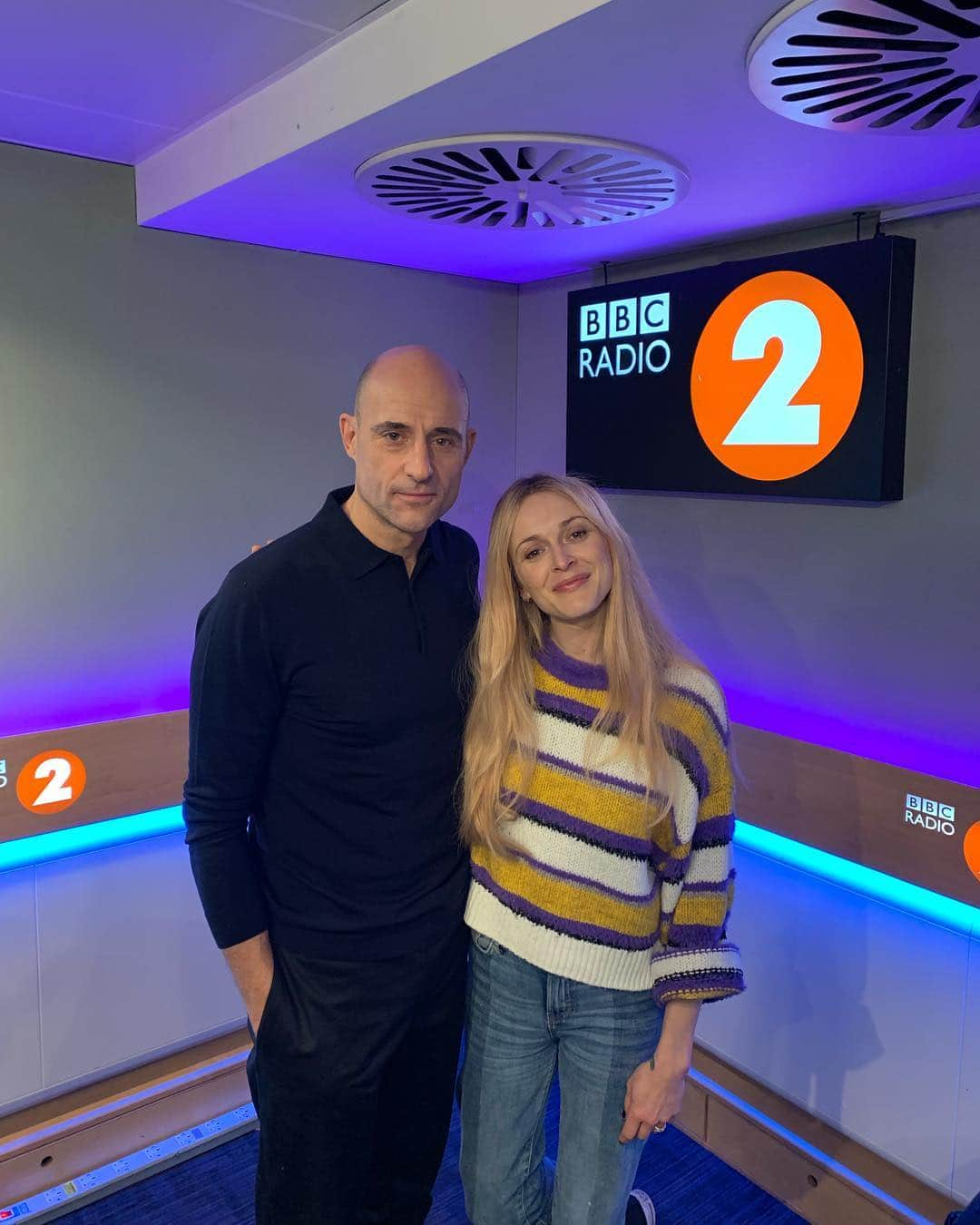 ファーン・コットンさんのインスタグラム写真 - (ファーン・コットンInstagram)「The delightful Mark Strong on the show today chatting all things Shazam! @bbcradio2 🦸🏻‍♂️」3月21日 17時31分 - fearnecotton