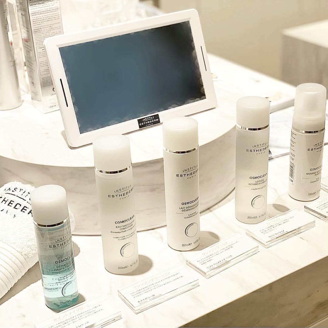 宮内ひかるさんのインスタグラム写真 - (宮内ひかるInstagram)「@esthederm_japan  が名古屋に初上陸✨ メイクアップショー見てきた 生体内の細胞の水を再現して作られた化粧水！！ 紫外線や外的刺激からお肌を守ってくれるミスト化粧水も気になる❤️ ． #エステダム #オスモクリーン #美容 #スキンケア #美肌 #化粧水 #ミスト化粧水 #uvカット #Kikiyokocho」3月21日 17時32分 - hii1102