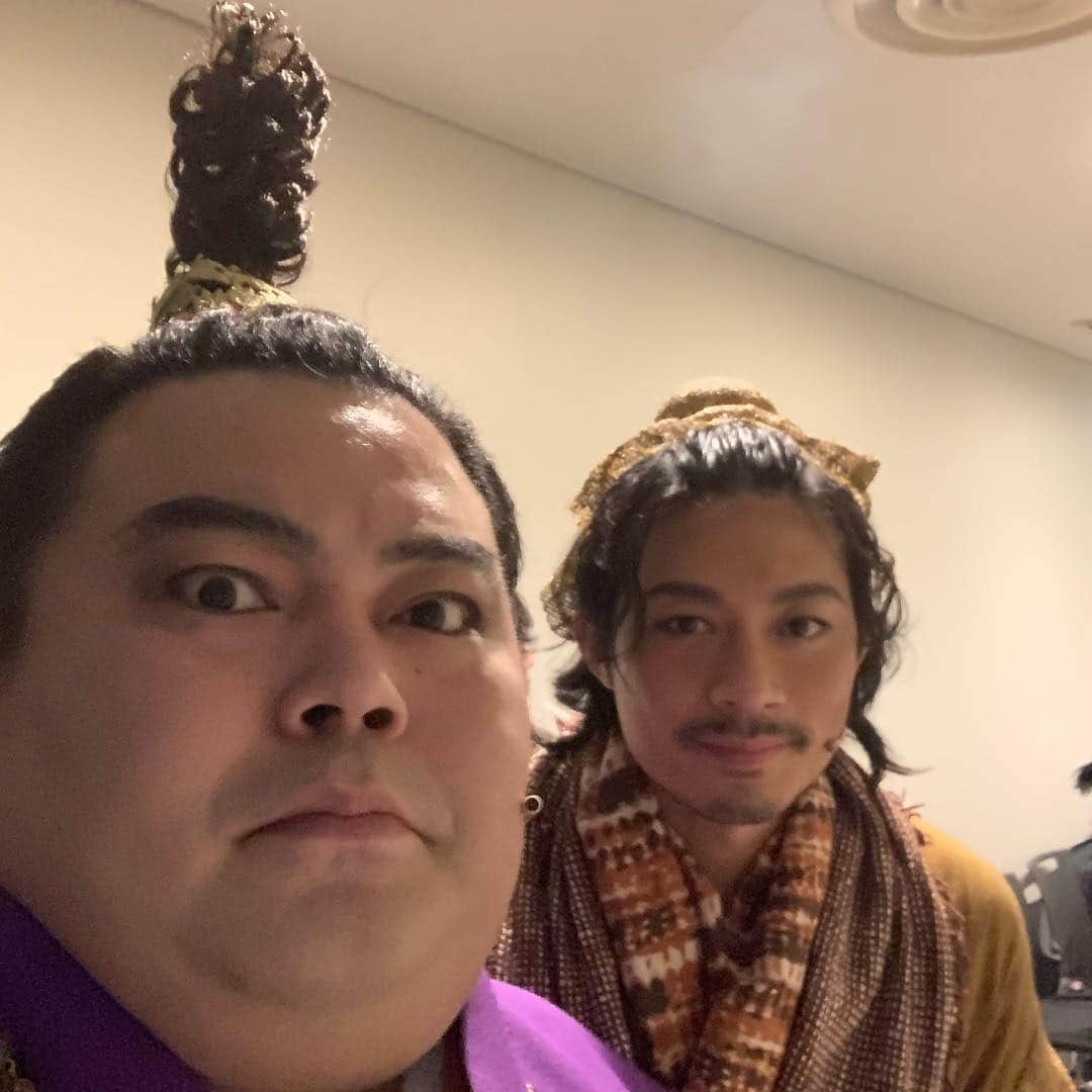 長友光弘さんのインスタグラム写真 - (長友光弘Instagram)「もうすぐ夜公演w  陳勝とお待ちしてまーす！ 今回まったく絡みがない😅  #ファンワズ」3月21日 17時32分 - hibikinagatomo