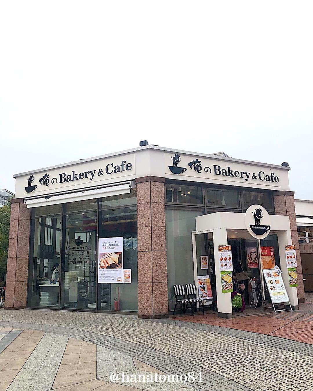 はなともさんのインスタグラム写真 - (はなともInstagram)「. . . 恵比寿にある「俺のBakery&Cafe」では 旬のイチゴと吟醸こしあんを合わせた その名も「苺と吟醸こしあんのサンド」(980円)が 食べられるぞ！ . なめらかで上品な甘さのこしあんと 苺の甘酸っぱさが相性◎！ . 一口頬張ると まるでいちご大福を食べているかのような味わいに！ . こちらのサンドは期間限定&1日数量限定ですよー！ . . ———————————————— . [住所] 東京都渋谷区恵比寿4-20-6  恵比寿ガーデンプレイス 時計広場 ‪[営業時間]  9:00〜21:00(2019年4月〜)‬ ‪[電話番号]  03-6277-0457‬ ‪[席数]  81席(テラス席あり)‬ ‪[定休日]  不定休‬ ‪(恵比寿ガーデンプレイスに準ずる)‬ . . JR埼京線 山手線 恵比寿駅 徒歩5分 東京メトロ日比谷線 恵比寿駅 徒歩7〜8分 . ———————————————— . #カフェ巡り#東京カフェ#東京グルメ#東京スイーツ#スイーツ 巡り#カフェスタグラム#俺のベーカリー#俺のベーカリーカフェ#イチゴサンド#恵比寿カフェ#恵比寿ガーデンプレイス#恵比寿スイーツ #はなとも恵比寿」3月21日 17時39分 - hanatomo84