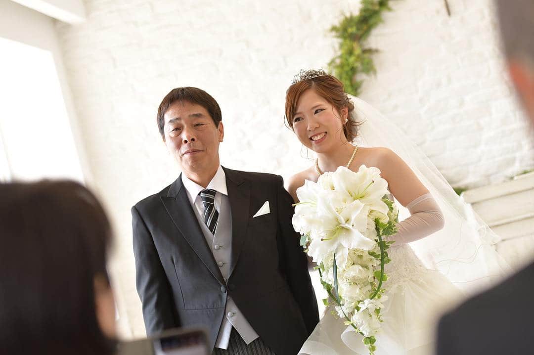 St.AQUA 東京の結婚式場 サンアクアチャペルさんのインスタグラム写真 - (St.AQUA 東京の結婚式場 サンアクアチャペルInstagram)「家族の結婚式 . 普段なかなか言えない感謝の気持ちを込めて。 . . wedding date 2019.3.16 groom&bride Y&Y hair&makeup Shoko Nemoto . . #サンアクア #サンアクアチャペル #d_wedding #海の近くのウエディング #2019年春婚  #挙式とお食事会 #船上パーティー #少人数ウエディング #ファミリーウエディング #ウエディングブーケ #会場コーディネート #少人数挙式 #家族婚 #家族挙式 #マタニティウエディング #パパママ婚  #ブライダルフェア #ウエディングドレス #ドレス試着 #結婚式場探し #式場探し #式場見学  #プレ花嫁 #2人挙式  #船上ウエディング #結婚式準備 #竹芝 #日本中のプレ花嫁さんと繋がりたい」3月21日 17時42分 - staquatakeshiba