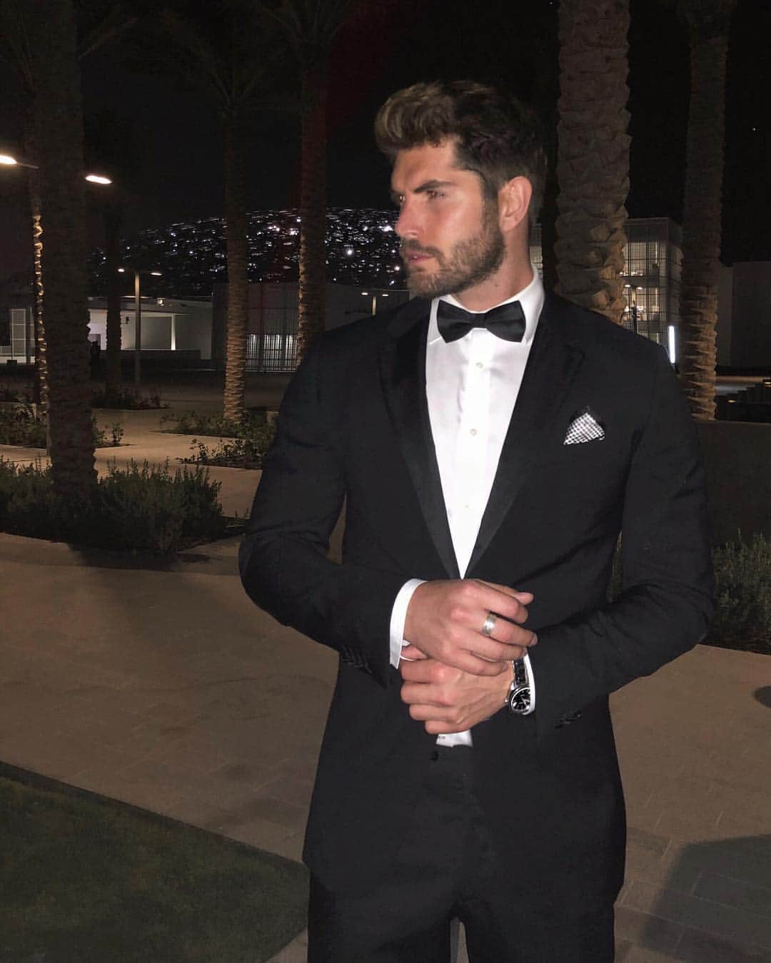 ニック・ベイトマンのインスタグラム：「Right where I need to be. 🌙」