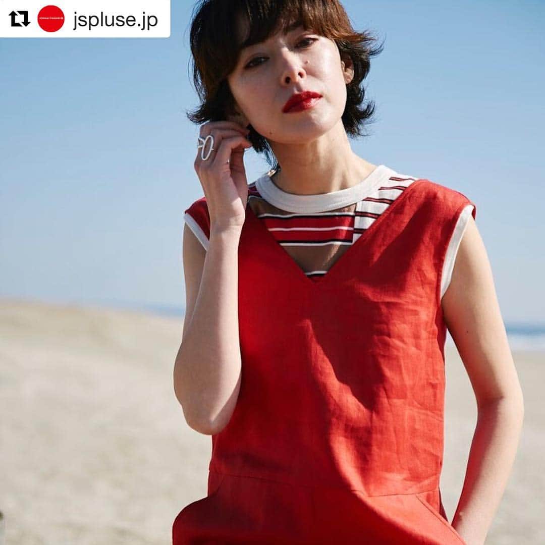 のインスタグラム：「#Repost @jspluse.jp with @get_repost ・・・ 【JOURNAL STANDARD +e/ジャーナルスタンダードプラスイー】 : : 2019 spring/summer collection : 「Breeze is nice」 : 春の訪れとともに、新しいワードローブをお届けします。 : 青い空、心地よく吹く風。 ゆっくりと流れる私だけの時間。 : : : model / Caede photo / Jun Okada styling / Akiko Kizu hair&make / Megumi Kato : : #journalstandard #js #pluse #baycrews #onlineshopping  #spring #summer #fashion #new #collection  #ジャーナルスタンダード #プラスイー #gfgs #ボーダー #ノースリーブ #夏服 #カジュアルコーデ #ワードローブ #コラボ #赤リップ #ショート #ショートヘア  #コーデ #休日コーデ #着画 #ファッションコーデ」