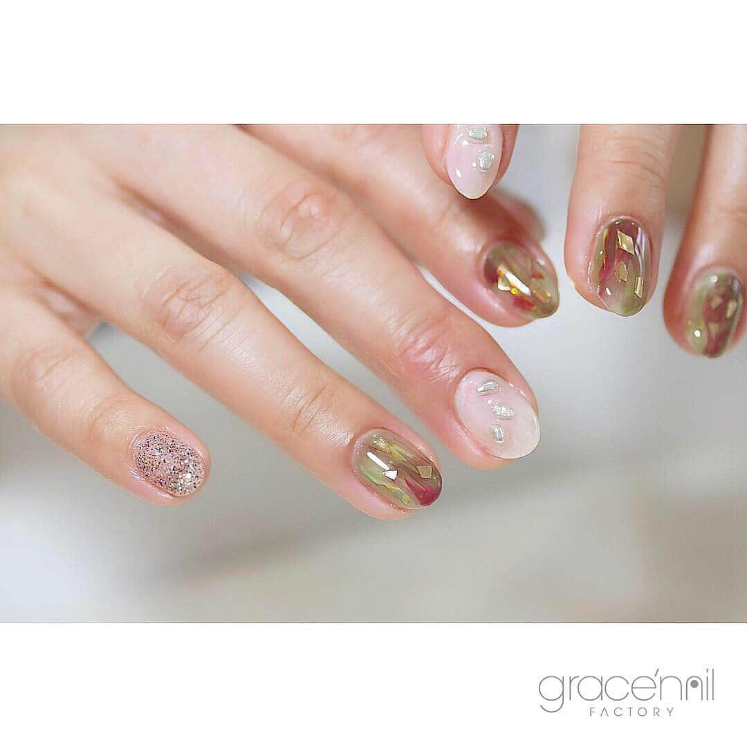 gracenailfactoryさんのインスタグラム写真 - (gracenailfactoryInstagram)「カーキは年中無休 . . #nail #nailsalon #naildesign #nailart #gel #gelart #gelnail #ネイル #ネイルデザイン #ネイルアート #ネイリスト #大阪ネイルサロン #グレースネイルファクトリー  #大人ネイル #人気ネイル #大阪ネイル  #堀江ネイル  #四ツ橋ネイル #シンプルネイル #ショートネイル  #春ネイル #カジュアルネイル #ニュアンスネイル」3月21日 17時48分 - gracenailfactory